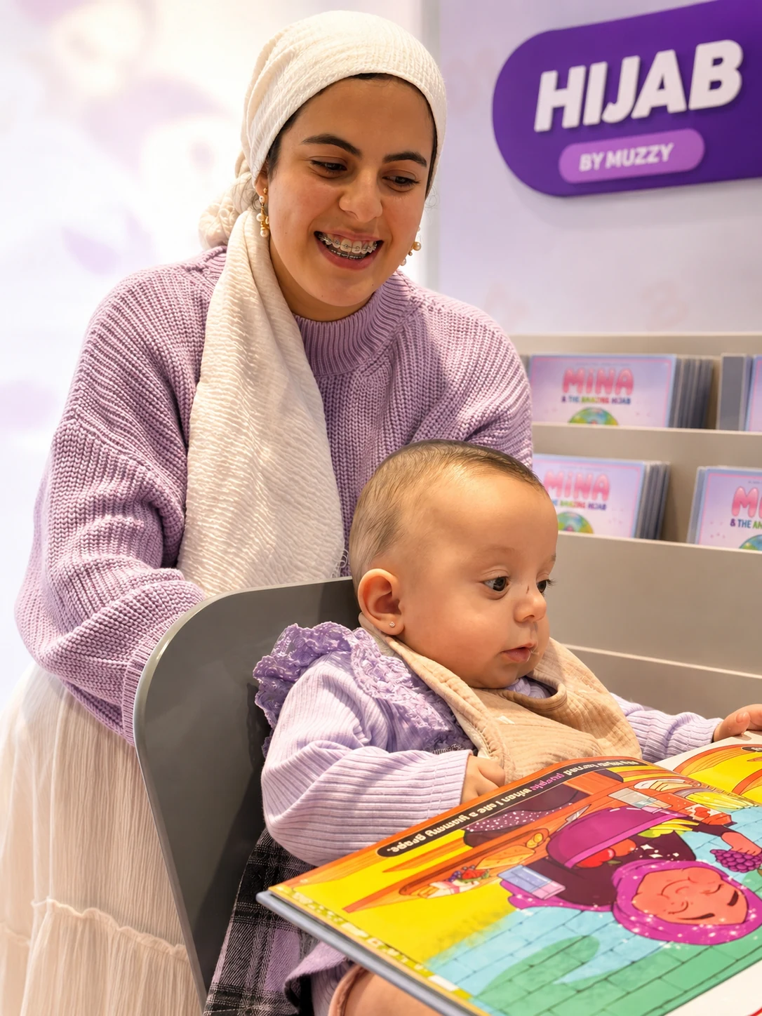 Muzzy author reading with children